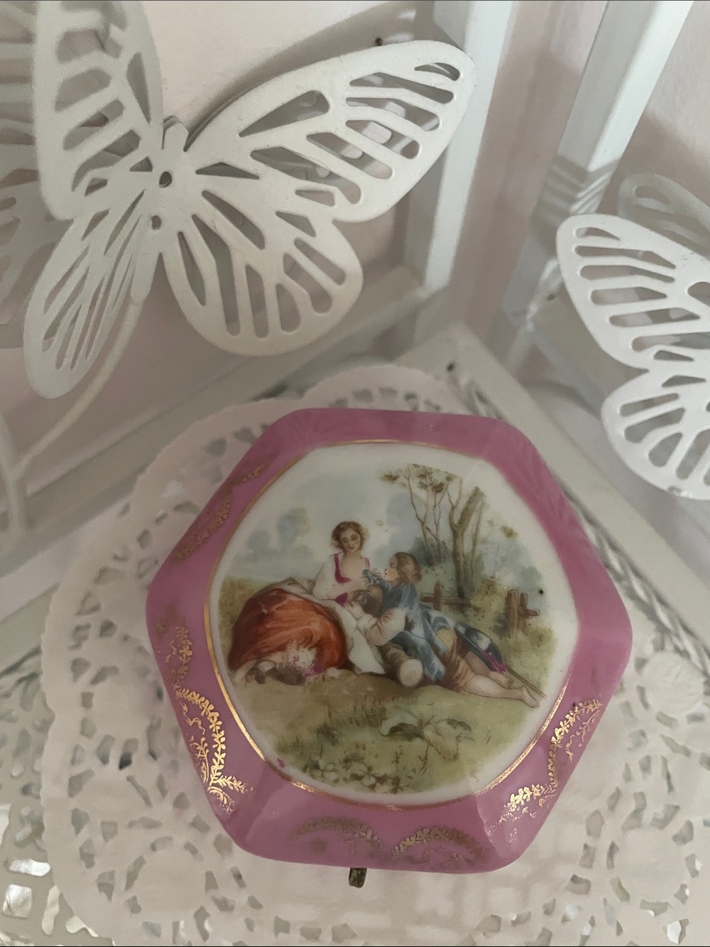 🫖🌸 Vintage Pink Porcelain Trinket Box with Mirror - Picture 5 of 8